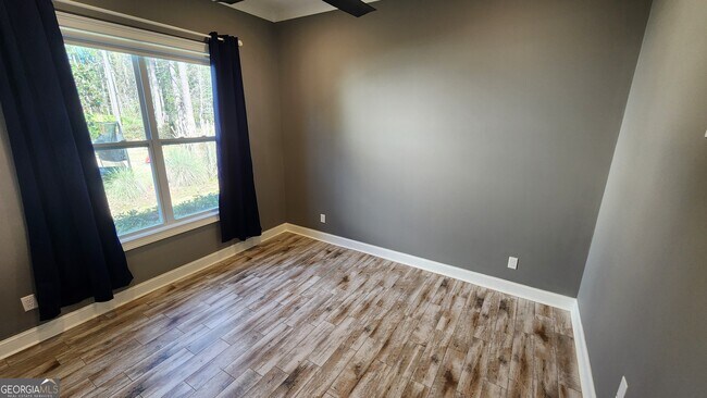 Building Photo - 143 Millers Branch Dr