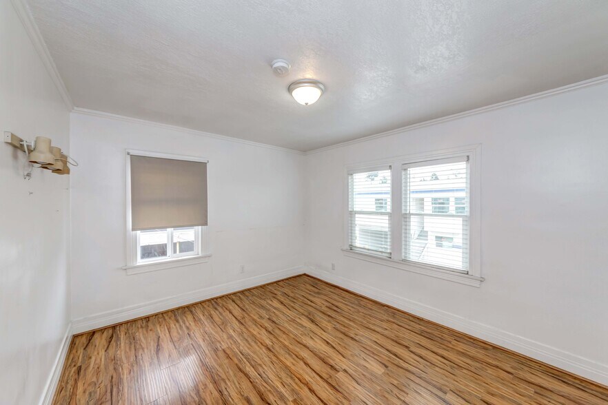 Building Photo - 1308 S Van Ness Ave