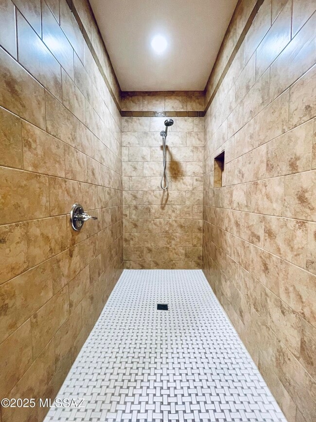Building Photo - 12825 E Cape Horn Dr