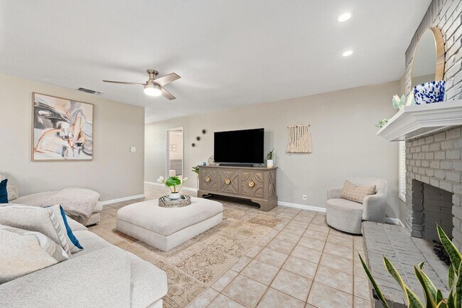 Building Photo - 11506 Pyreneese Dr