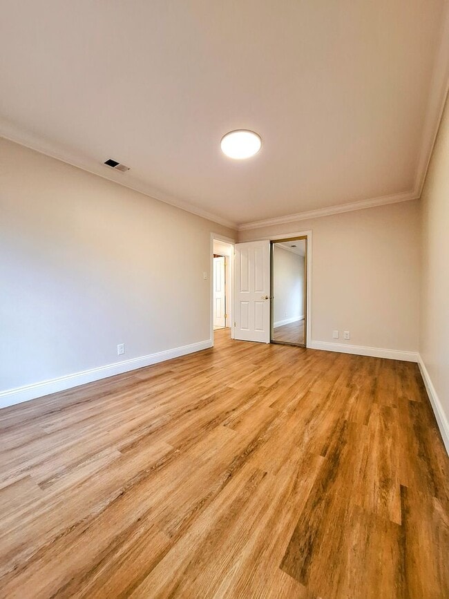 Building Photo - Beautiful Single Story House w/Low Mainten...