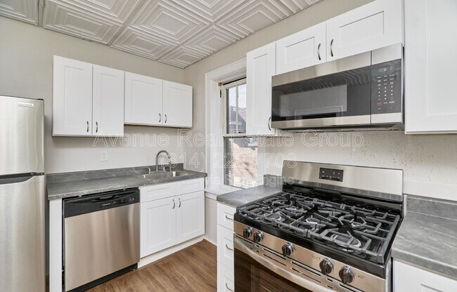 Building Photo - 5021 Ray Ave