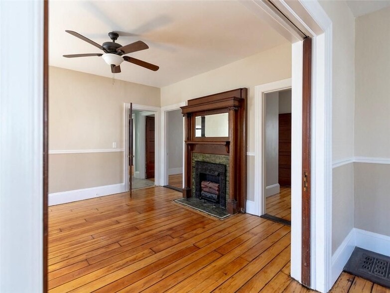 Building Photo - 18 Meader St