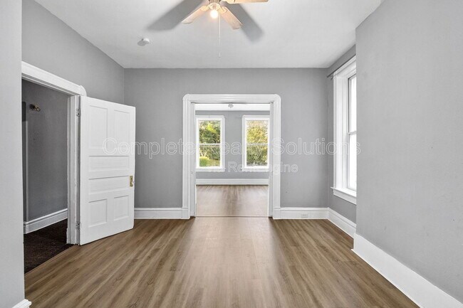 Building Photo - 5130 Kensington Ave