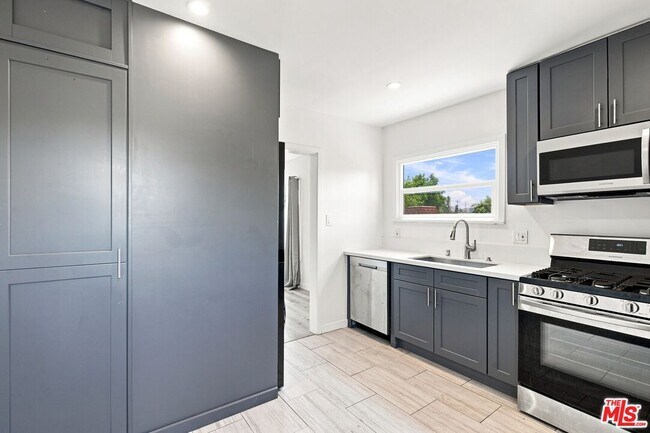 Building Photo - 11485 Cumpston St