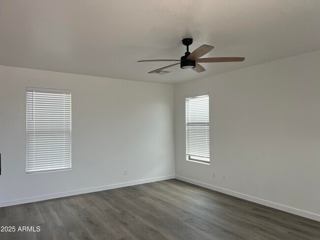Building Photo - 3915 E Morelos St