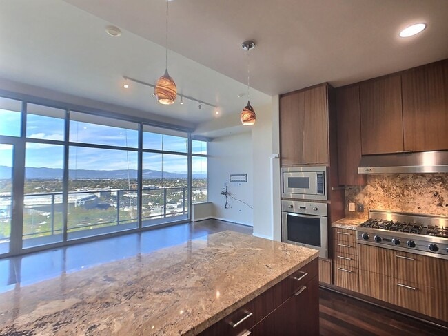 Building Photo - Stunning 2 Bedroom Penthouse Condo with Spectacular Views at Axis