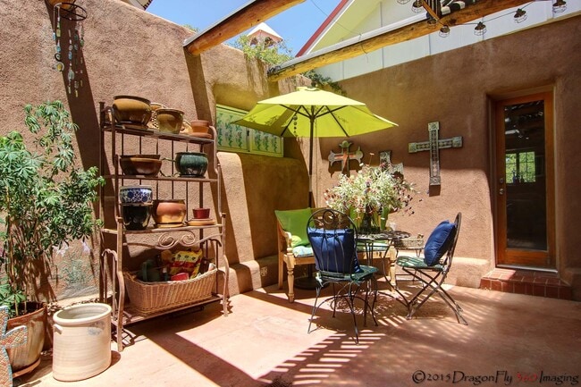 Building Photo - 1854 Griegos Rd NW