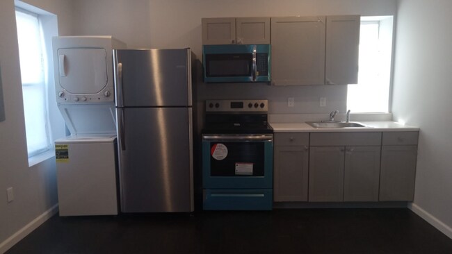 Building Photo - 5600 Nelson St