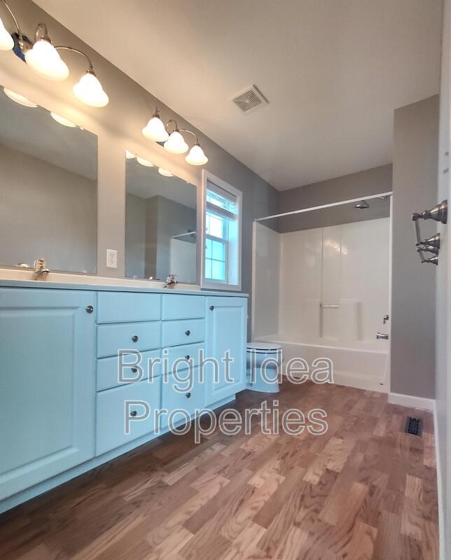 Building Photo - 5948 Oakgreen Ave N