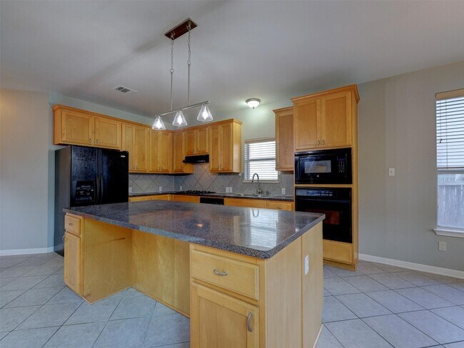 Building Photo - 1554 Homewood Cir