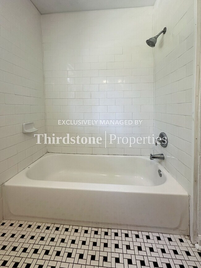 Building Photo - 1216 Hamilton St