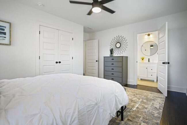 Building Photo - 2234 Edgemore Dr SE