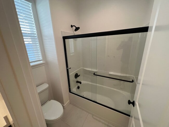 Building Photo - 4 Bed / 3 Bath | Crocker Village Home Available Now