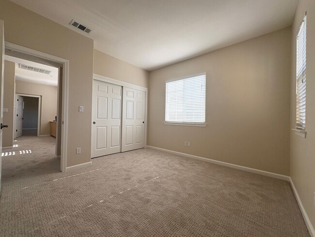 Building Photo - Beautiful 4 Bed 2.5 Bath Garin Ranch Home