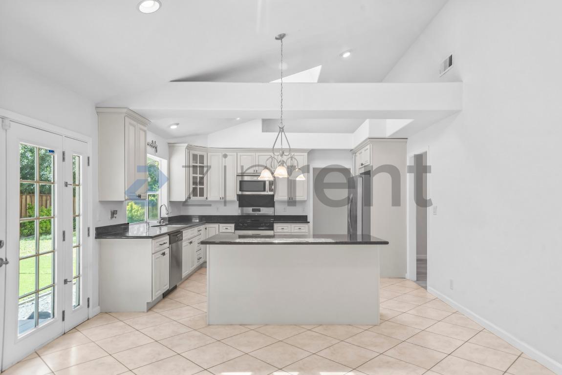 Building Photo - 1400 Arkell Rd