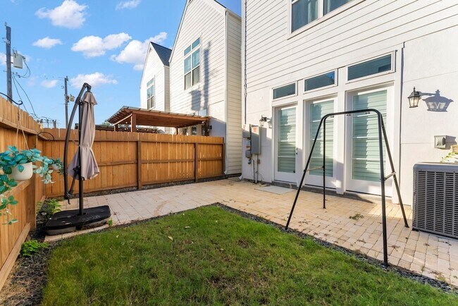 Building Photo - 113 Coronado St