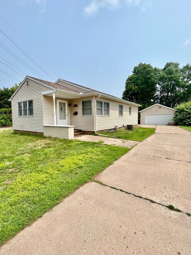 Building Photo - 617 S 6th Ave