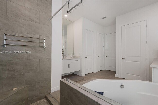Building Photo - 12835 Bayside Ct