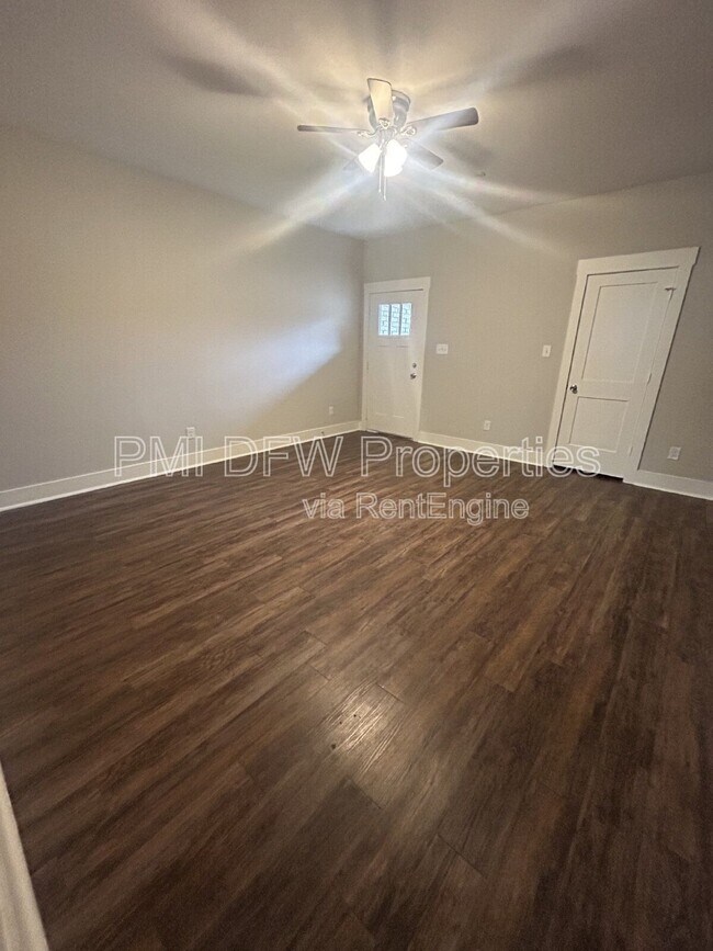 Building Photo - 212 Stone Cir