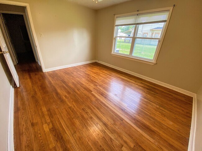 Building Photo - 2BR/1BA Duplex Near McNeese State University