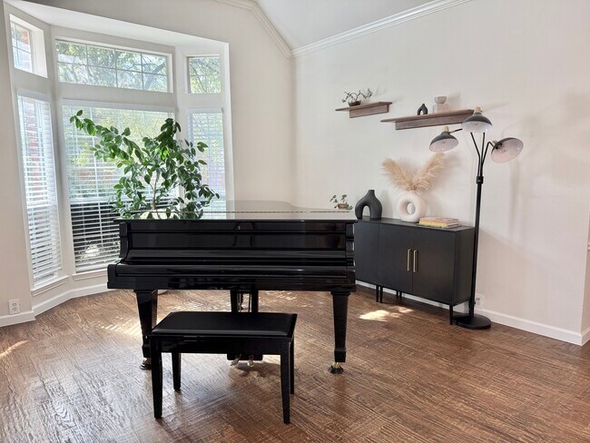 Building Photo - 2414 Thorntree Dr