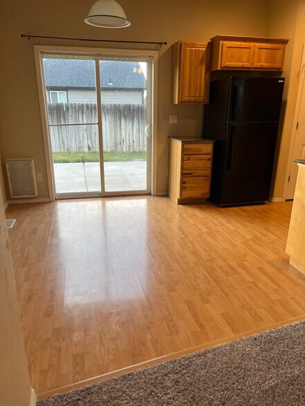 Dining - 16089 Sunnyfield