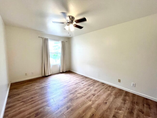 Building Photo - Fairway Terrace | Ground Floor 1BR/1BA Condo – Comfortable Island Living
