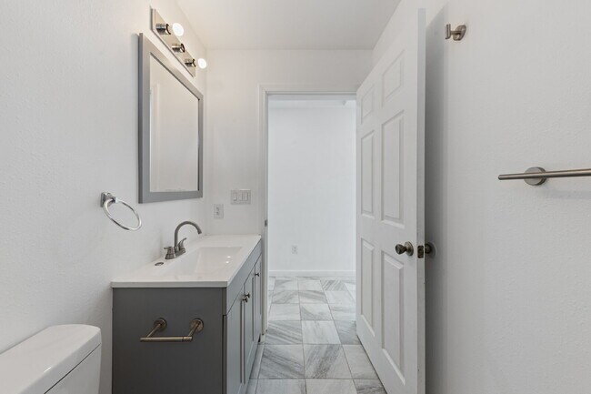 Building Photo - Updated Duplex