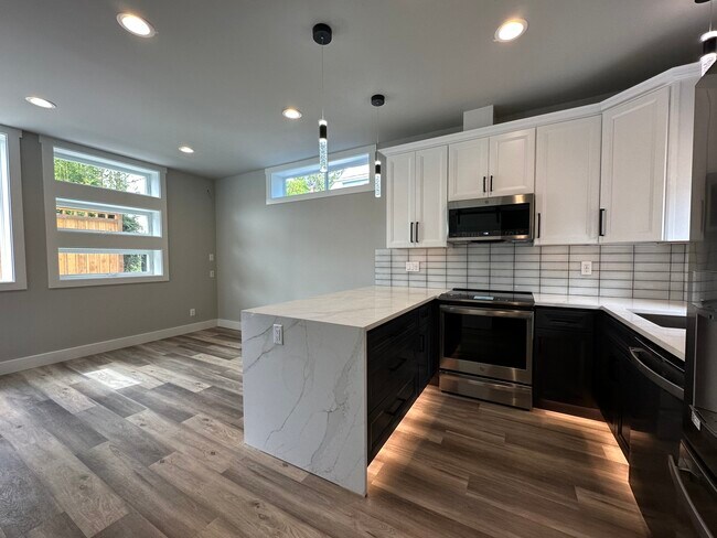 Building Photo - 5509 Brooklyn Ave NE