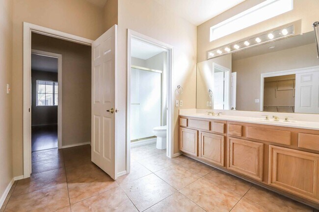 Building Photo - Sun City Summerlin - Golf Course Community...