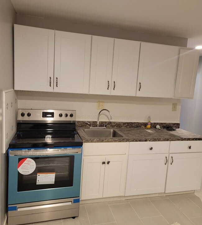Kitchen - 6806 McCormick Rd