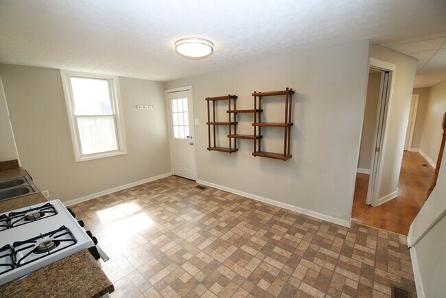 Building Photo - 603 Country Club Rd