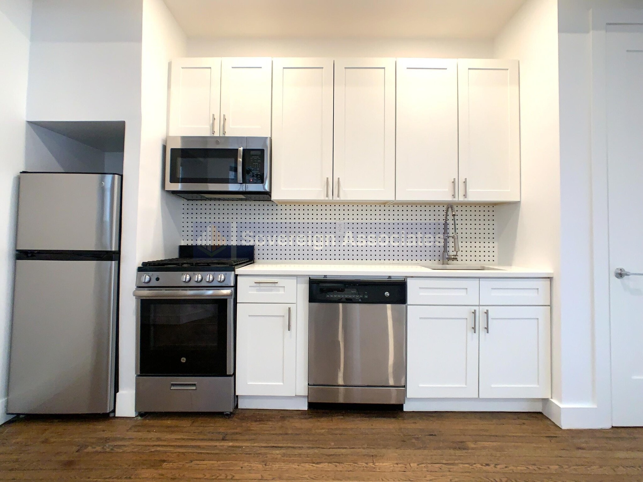 Building Photo - 45 Tiemann Pl