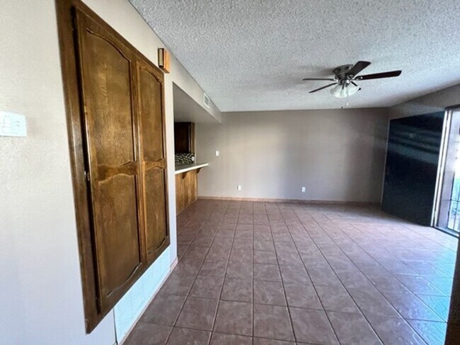 Building Photo - 1 Br Condo on lower level! Gated community