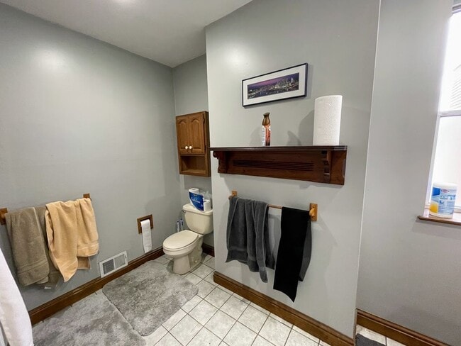 Building Photo - Huge 3 bed 2.5 bath - Southside flats, laundry, central air, private yard, off street parking