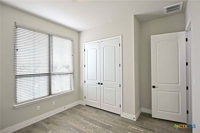 Building Photo - 588 Vale Ct