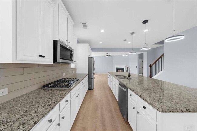 Building Photo - 5435 Mirror Lake Dr
