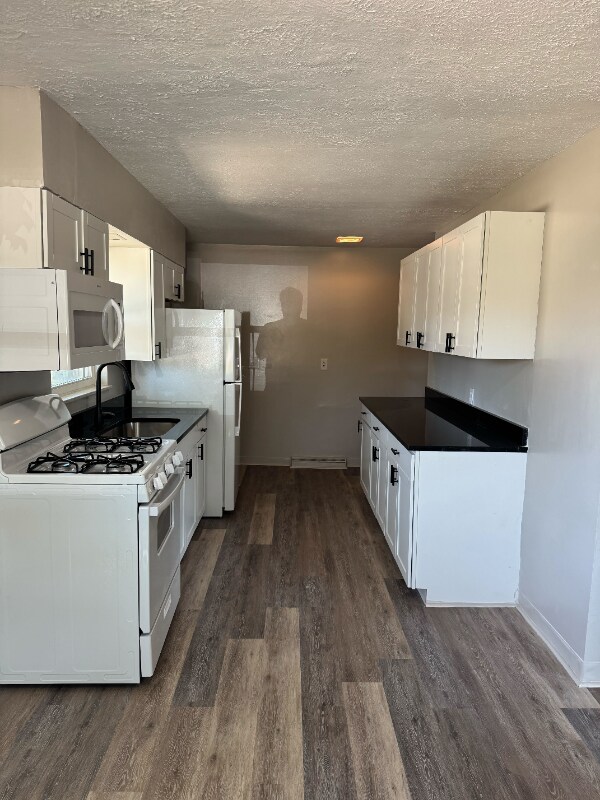 Building Photo - 12-14 Grove Ct