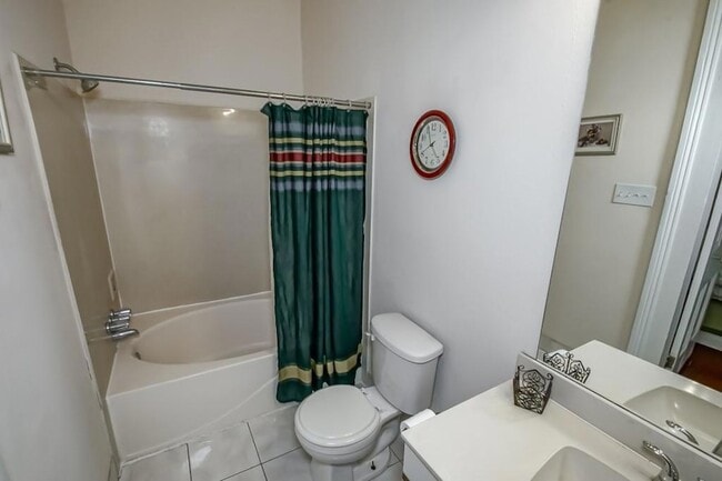 Building Photo - 1446 St Mary St