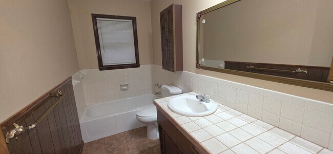 Building Photo - 4 Bedroom 2 Bathroom home in Willard Schools with a Huge Fenced Yard for $1,695!