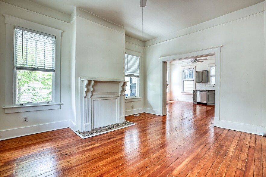 Building Photo - 301 W 32nd St