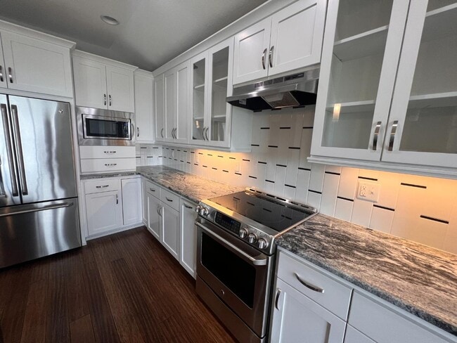 Building Photo - 627 N Daylily Dr