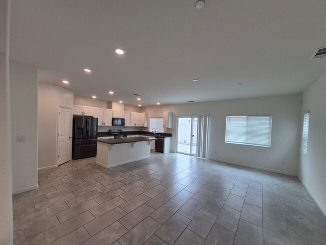 Building Photo - Come home to this Beautiful Newer 3 Bedroom 2.5 bath home
