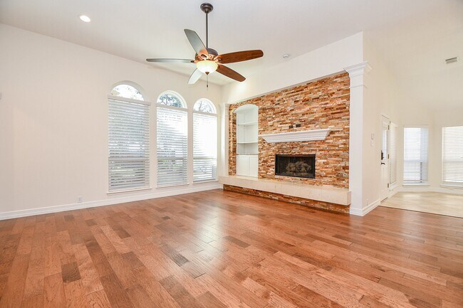 Building Photo - 2142 Morning Park Dr