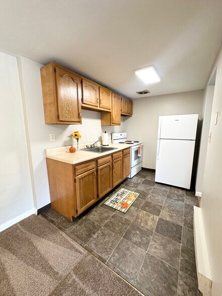 Kitchen - PARK MANOR -- 183