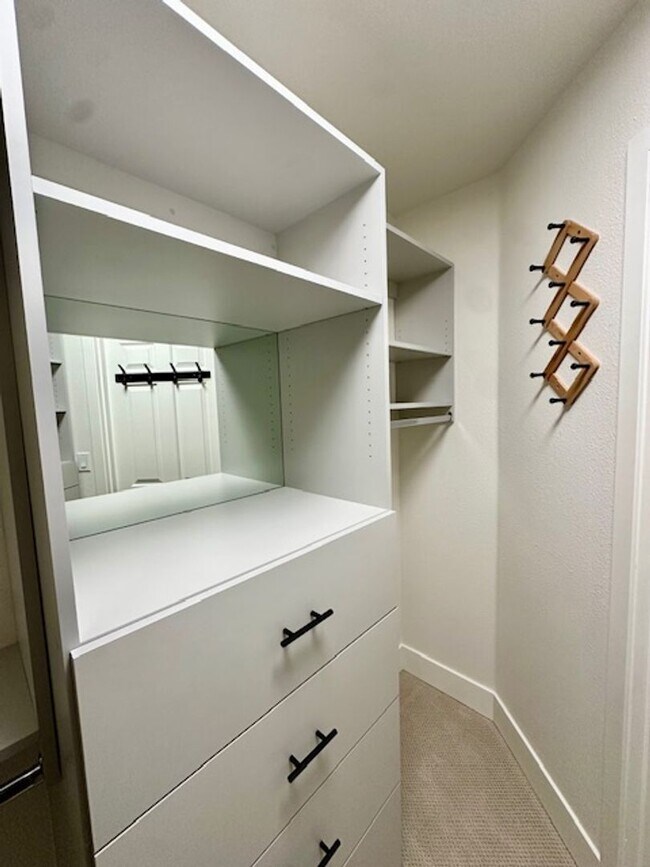 Building Photo - Riverfront Gated 2 Bedroom Luxury Condo!!