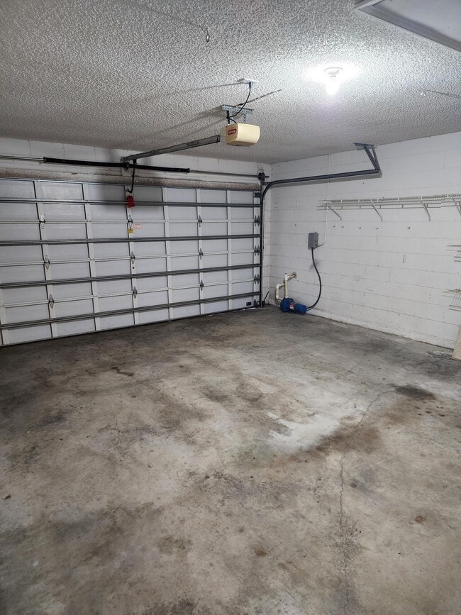 Building Photo - 1415 Hill Ave