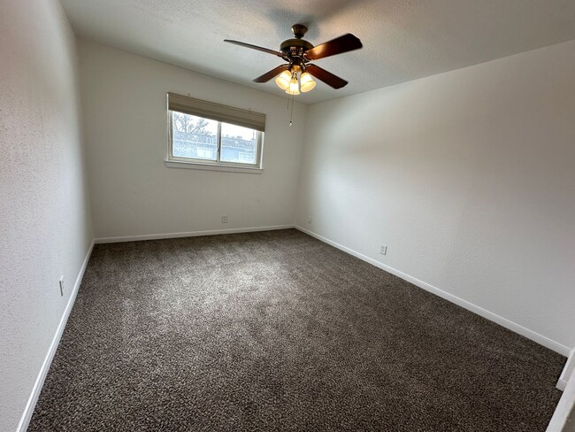 Building Photo - 3 Bedroom 2.5 Bath Townhome near Memorial ...