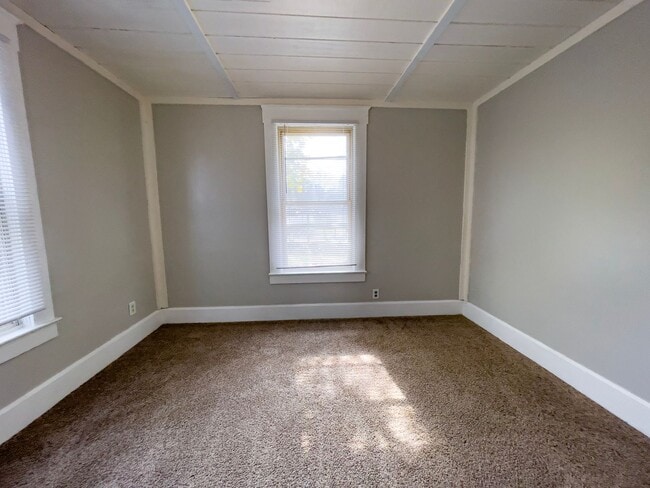 Building Photo - PRELEASING for AUGUST! Close to Campus